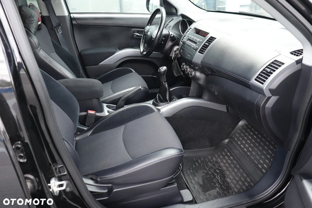 Mitsubishi Outlander 2.0 2WD Invite - 28