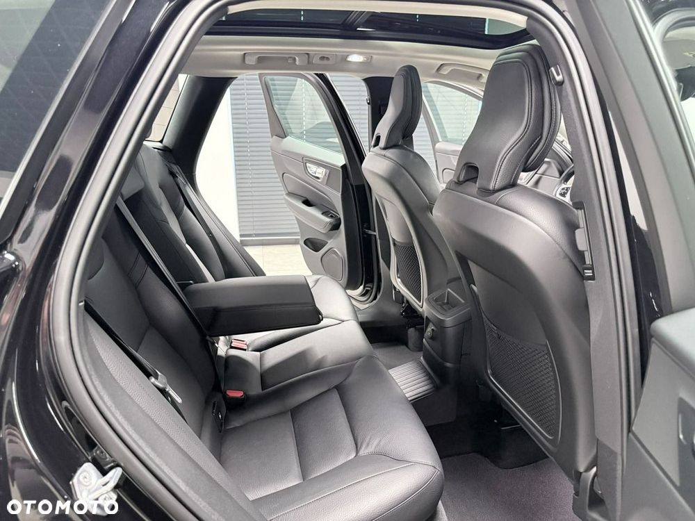 Volvo XC 60 T8 Plug-In Hybrid AWD Inscription Expression - 39