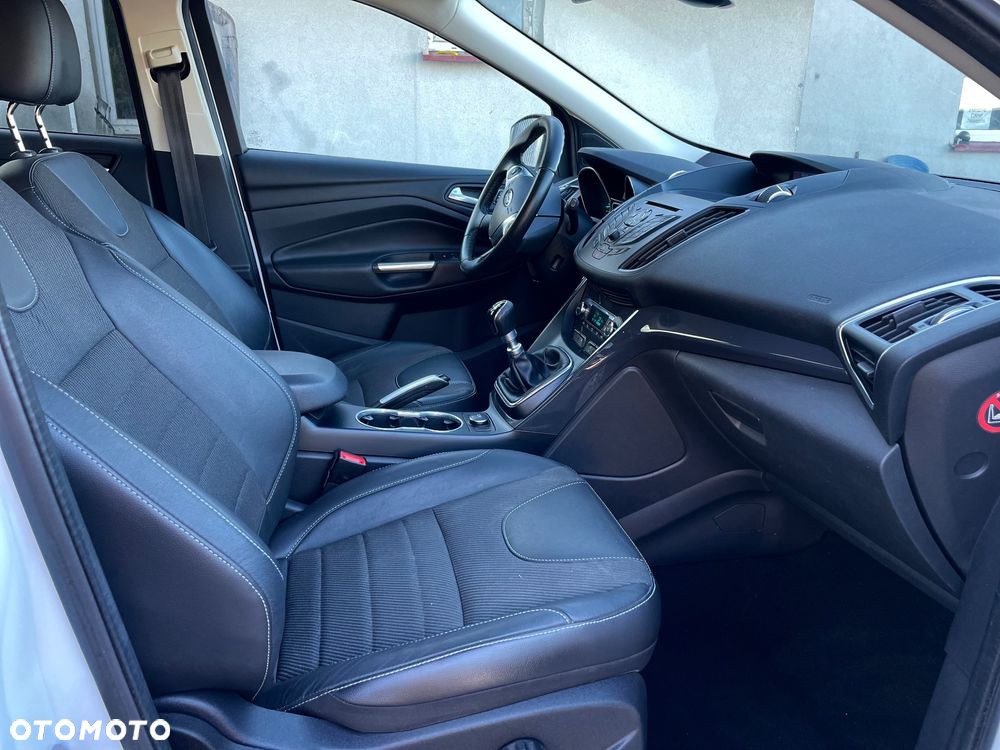 Ford Kuga 2.0 TDCi 2x4 Titanium - 13