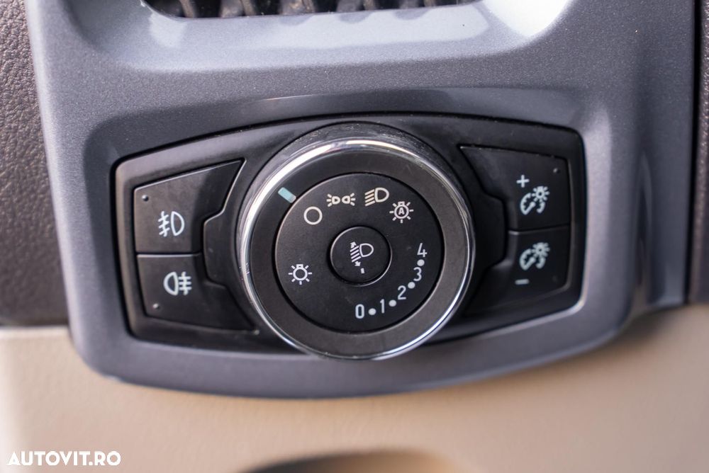 Ford Tourneo Custom - 8