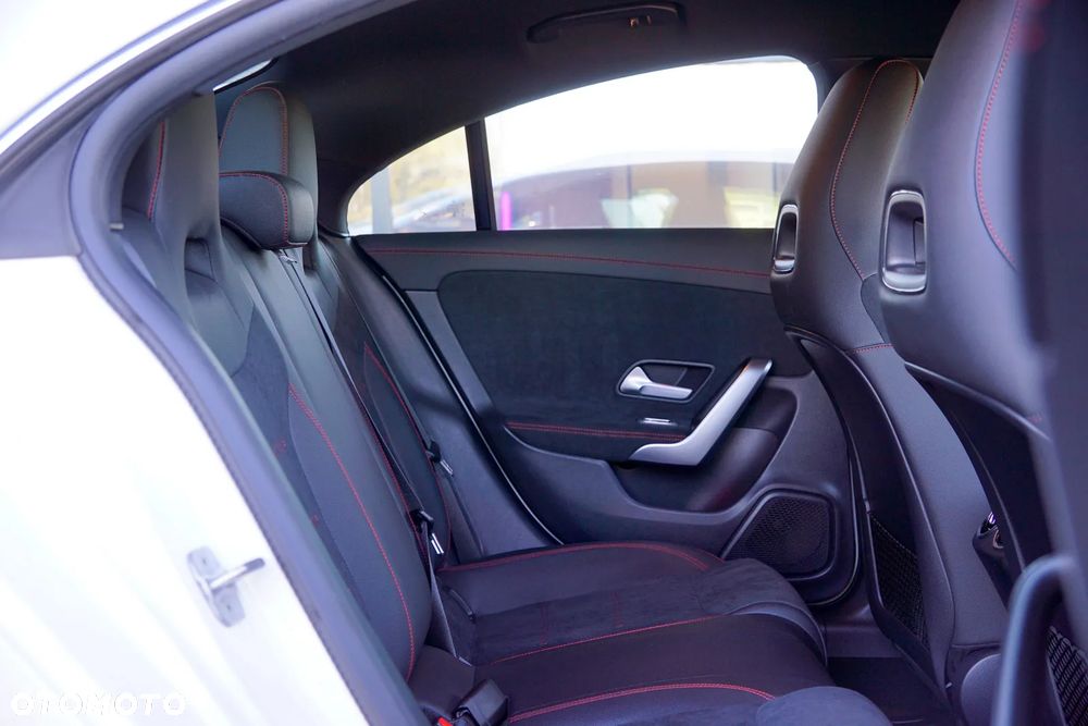 Mercedes-Benz CLA 180 AMG Line 7G-DCT - 25