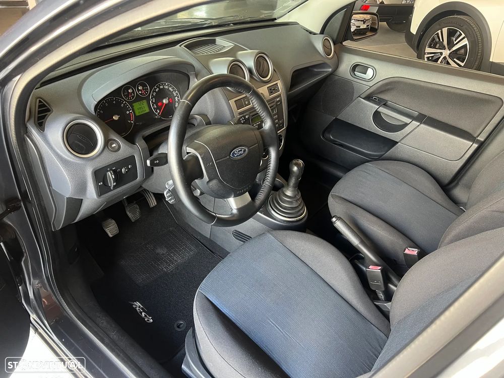 Ford Fiesta 1.25 Ghia - 9