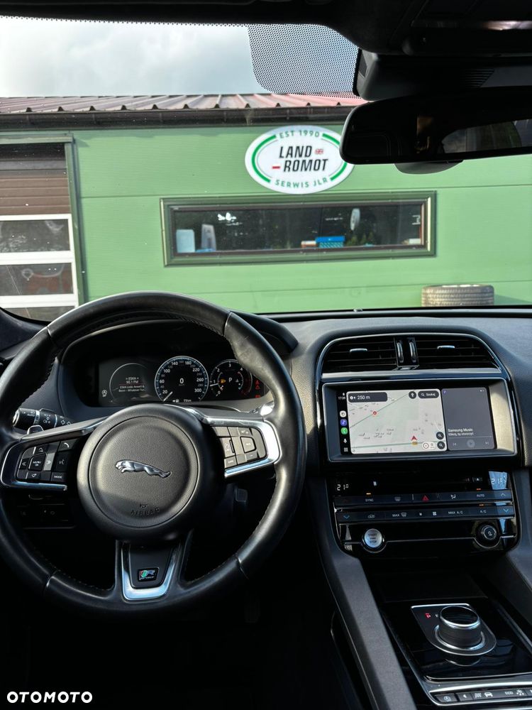 Jaguar F-Pace 2.0 i4D AWD R-Sport - 11