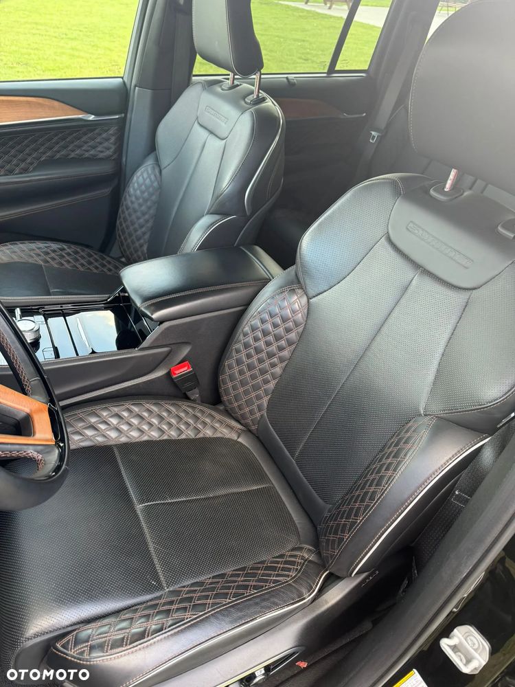 Jeep Grand Cherokee - 18