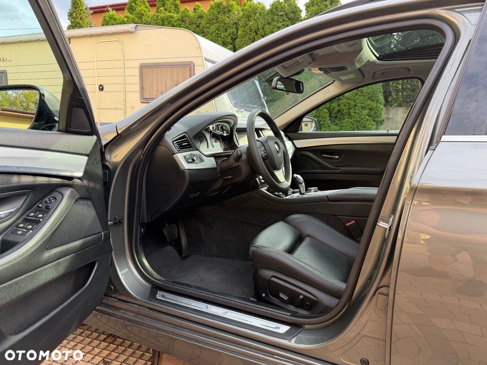 BMW Seria 5 520d Luxury Line - 23