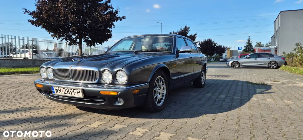 Jaguar XJ - 1