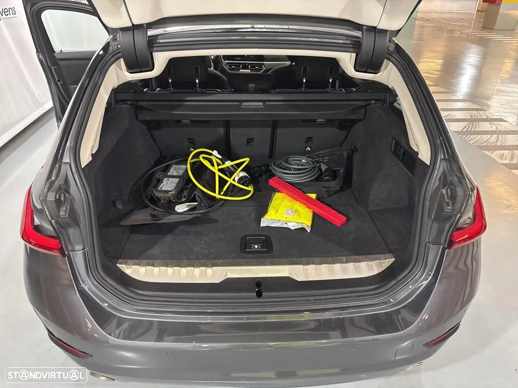 BMW 330 e Touring Corporate Edition Auto - 10
