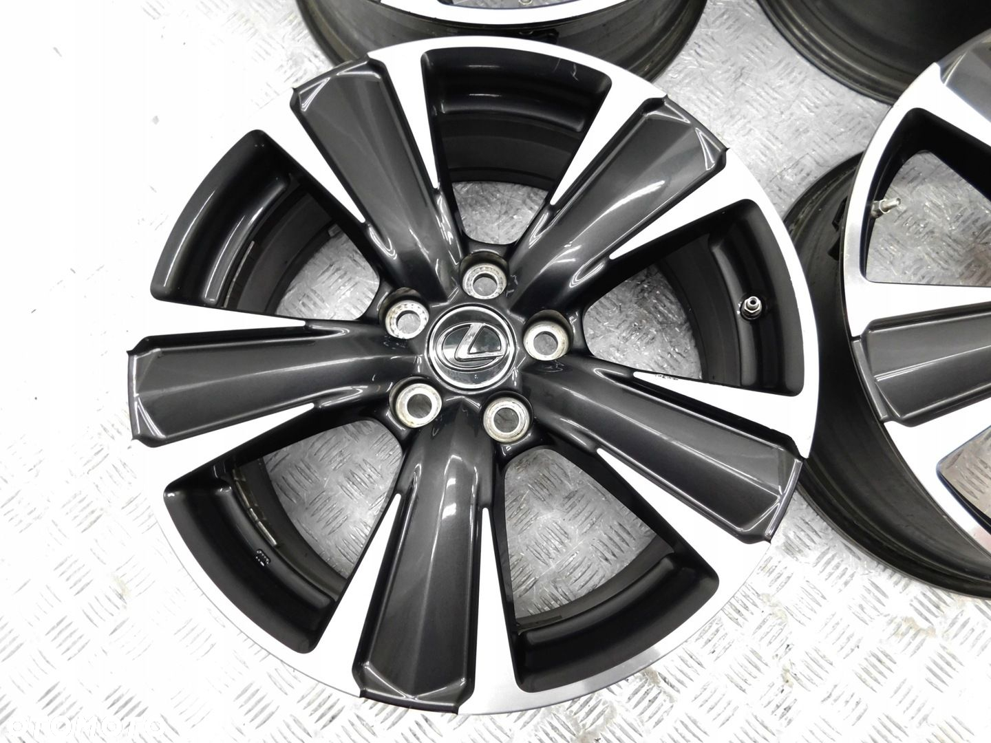 FELGI ALUMINIOWE 18x7 5x114,3 - TOYOTA / LEXUS UX NX ES - 2