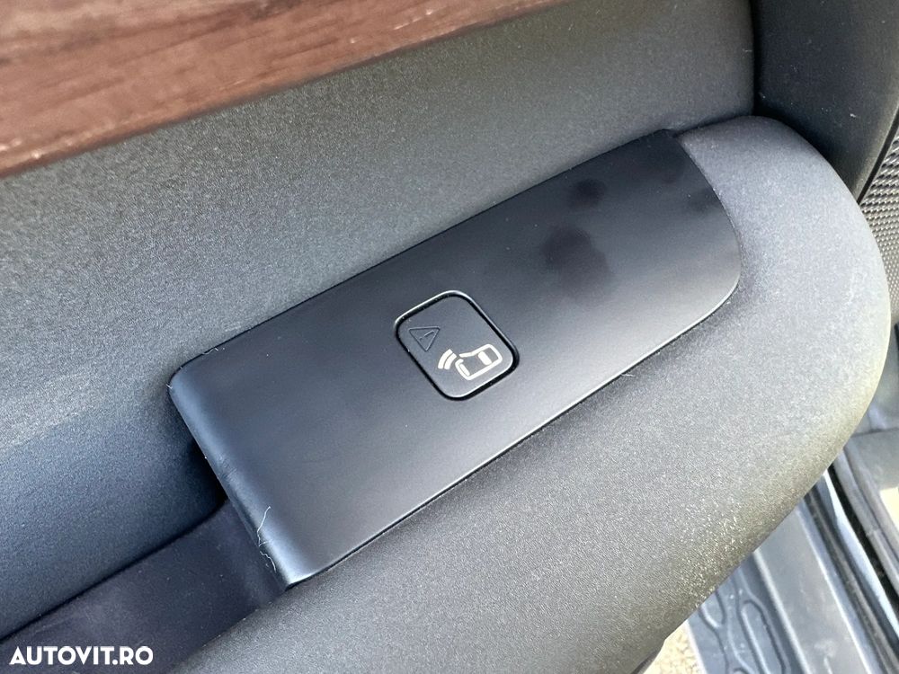 Land Rover Discovery 3.0 L SD6 HSE - 29
