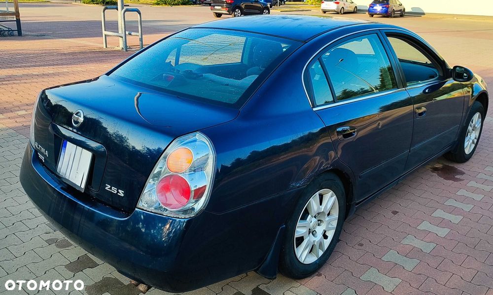 Nissan Altima - 6