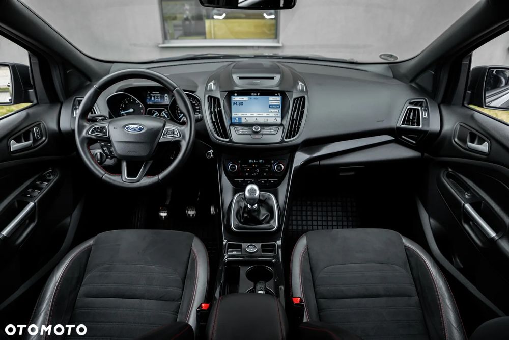 Ford Kuga 1.5 EcoBoost 2x4 ST-Line - 23