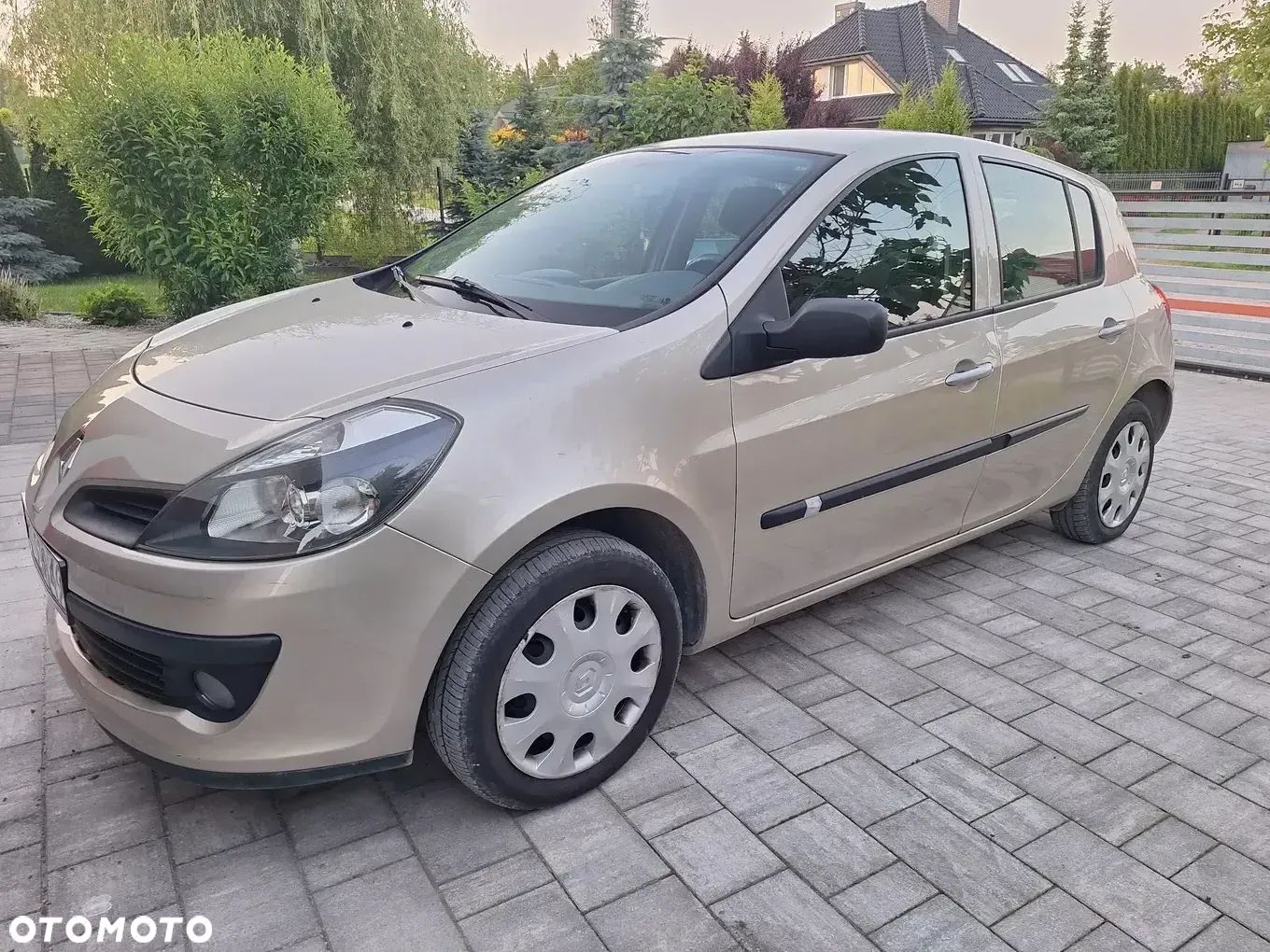 Renault Clio 1.2 16V Authentique - 1