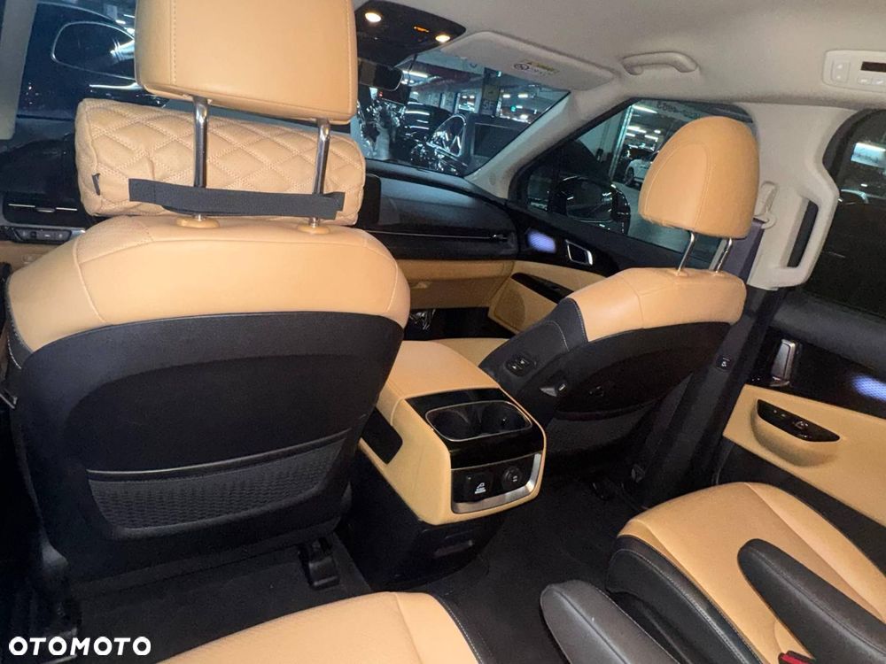 Kia Carnival - 21