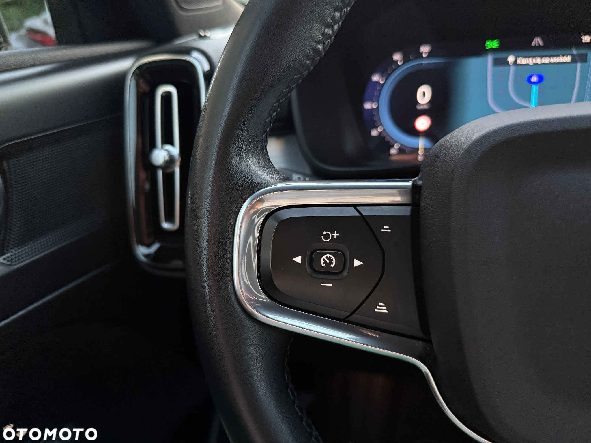 Volvo XC 40 B3 Ultimate Dark - 25