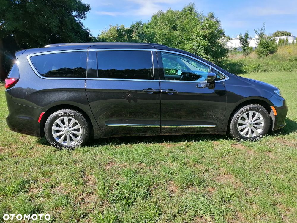 Chrysler Pacifica - 5