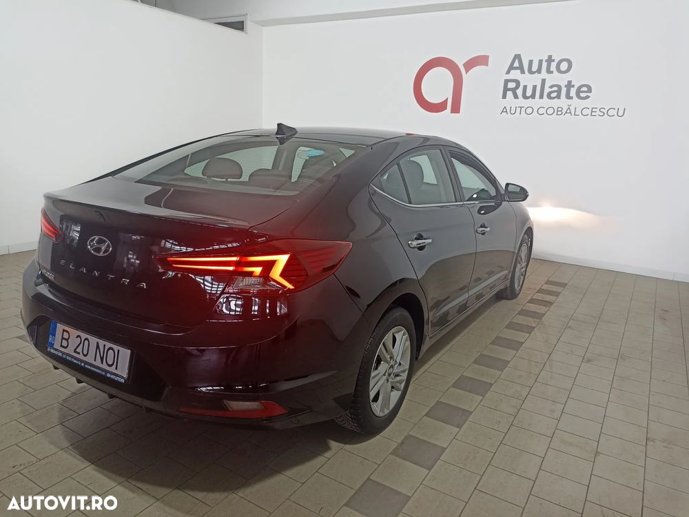 Hyundai Elantra 1.6 MPi Exclusive - 4