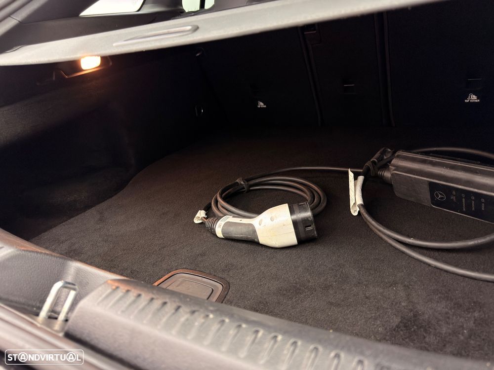 Mercedes-Benz CLA 250 e Shooting Brake AMG Line - 26