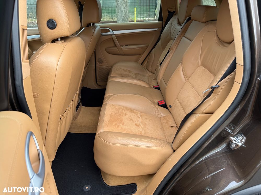 Porsche Cayenne 3.0 L V6 - 7