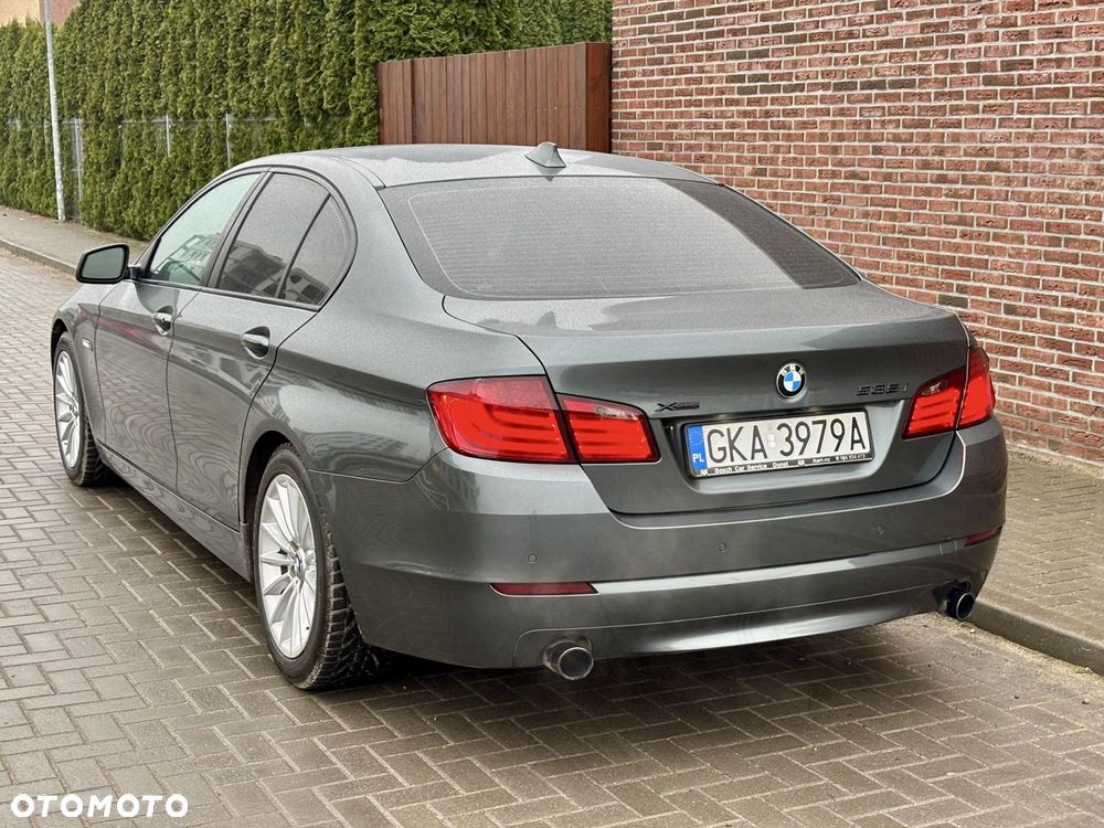 BMW Seria 5 535i Luxury Line - 29