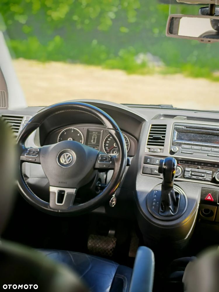 Volkswagen Caravelle - 15