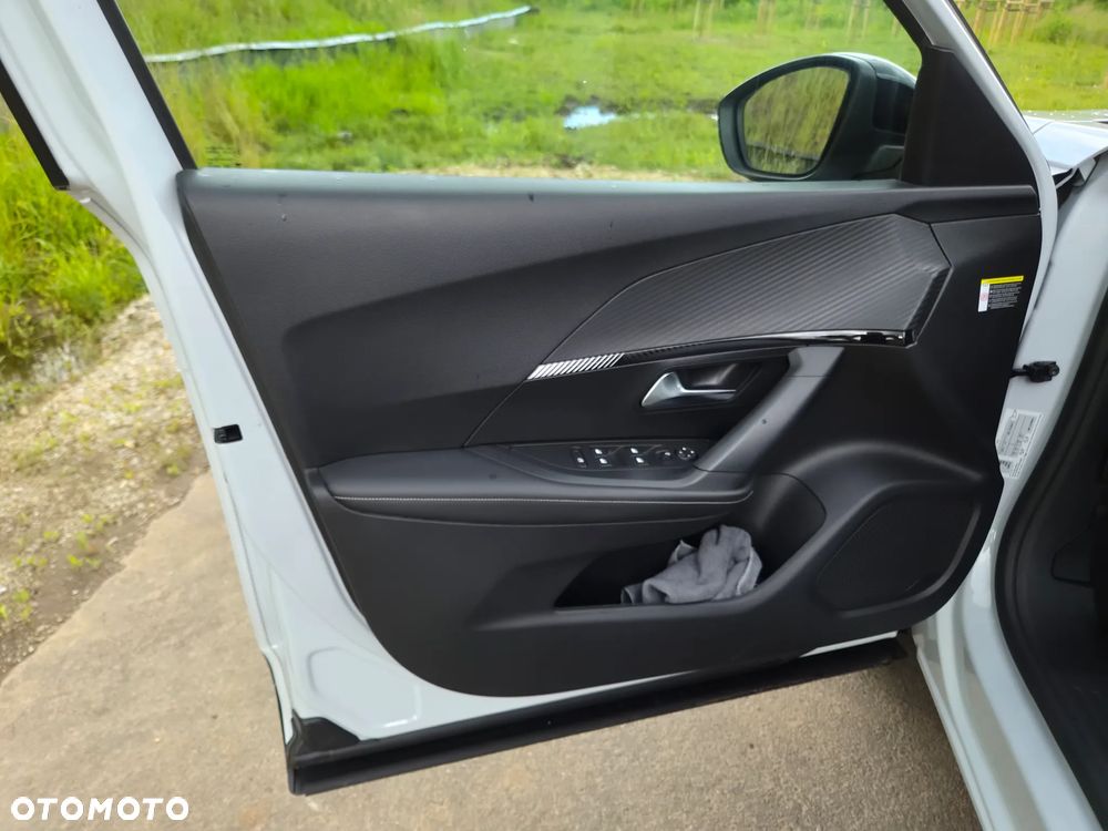 Peugeot 2008 1.2 PureTech Allure Pack S&S EAT8 - 32