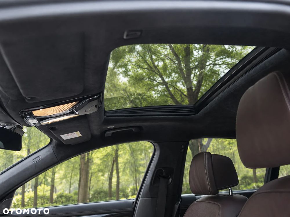 BMW Seria 7 750i xDrive - 27