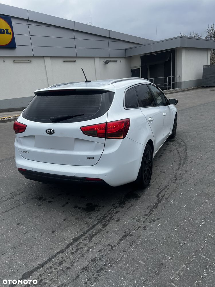 Kia Ceed 1.6 CRDi 128 ISG SW Platinum Edition - 8