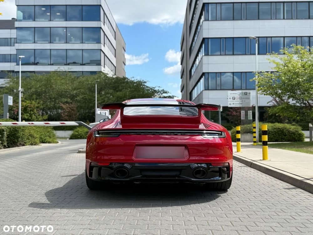 Porsche 911 Carrera GTS - 2
