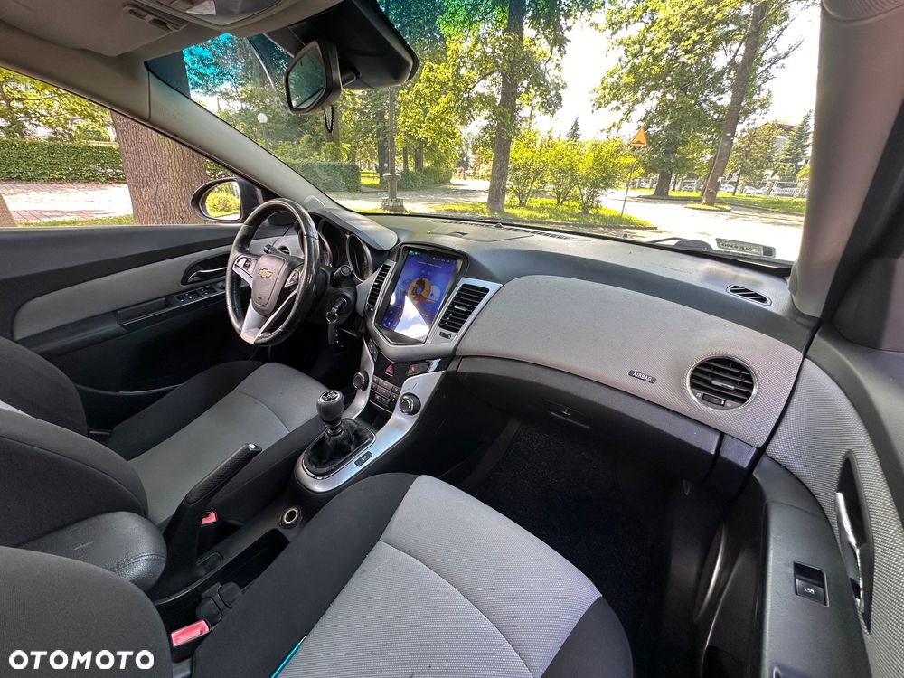 Chevrolet Cruze 1.8 LS+ - 22