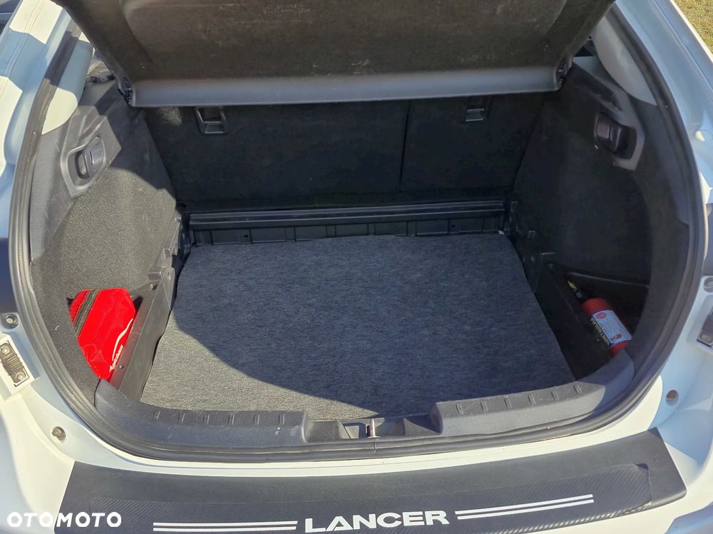 Mitsubishi Lancer 1.6 Inform - 10