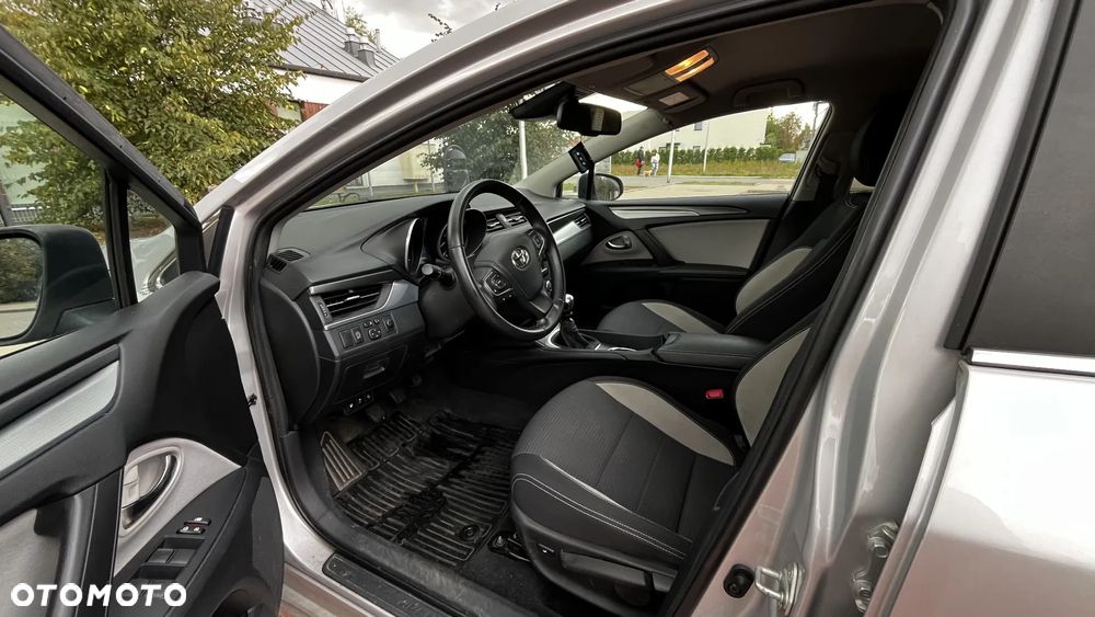 Toyota Avensis 2.0 D-4D Premium - 3