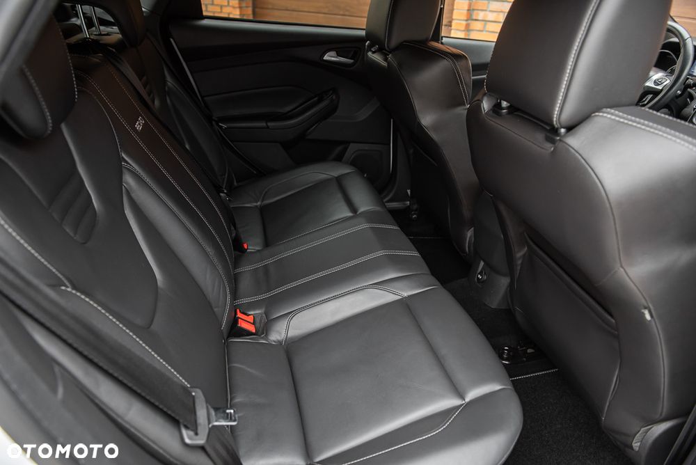 Ford Focus 2.0 EcoBoost ST - 32