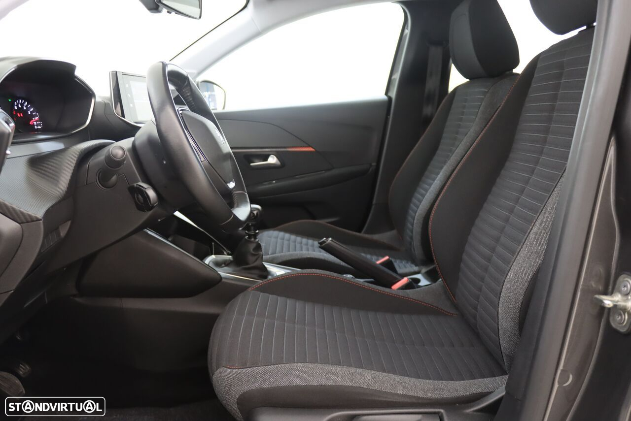 Peugeot 208 - 4