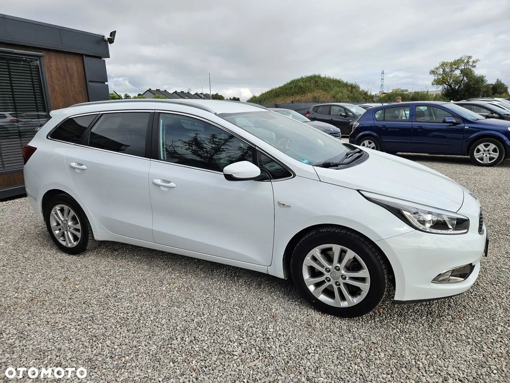 Kia Ceed 1.4 CVVT SW Dream Team Edition - 11