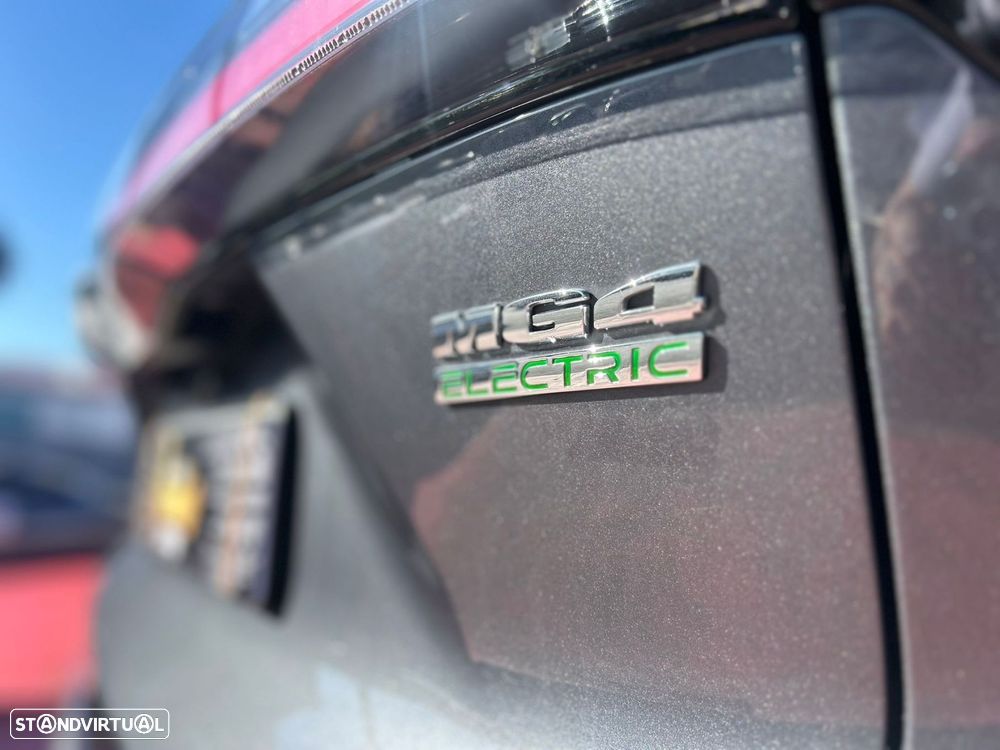 MG MG4 64 kWh Luxury - 24