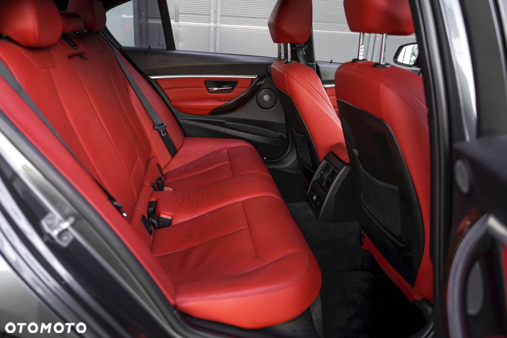 BMW Seria 3 340i xDrive M Sport - 26