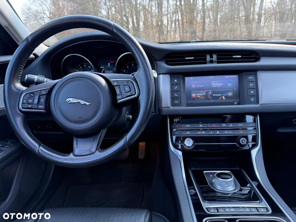 Jaguar XF 35t Portfolio - 22