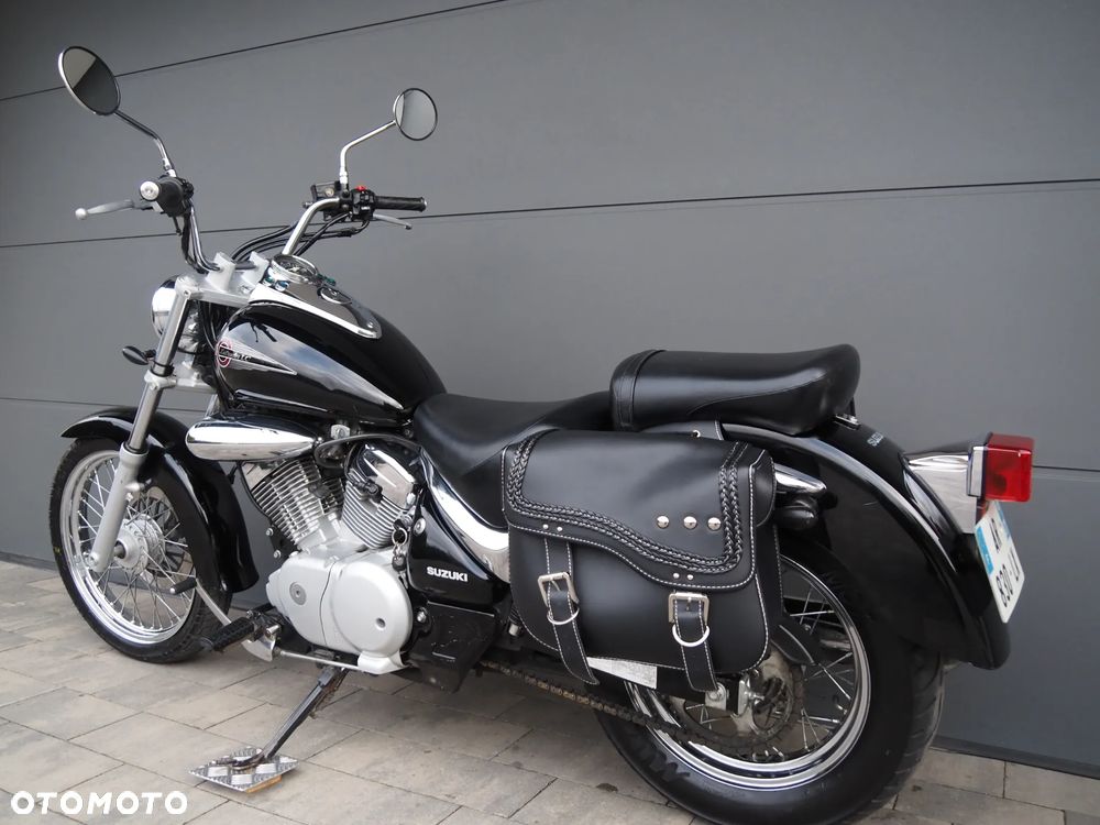 Suzuki Intruder - 10