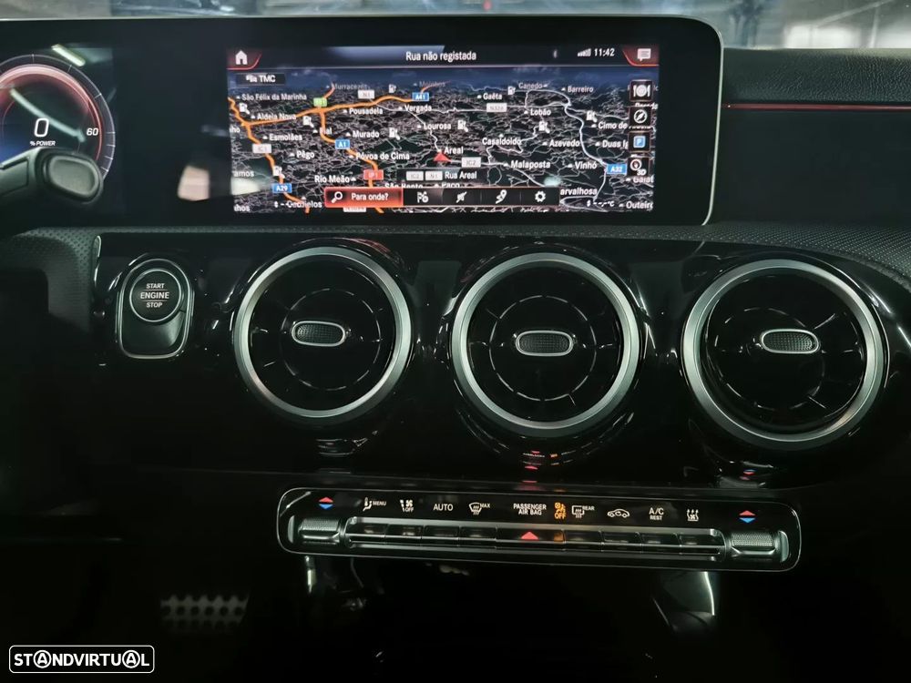 Mercedes-Benz A 250 Limousine e AMG Line - 35