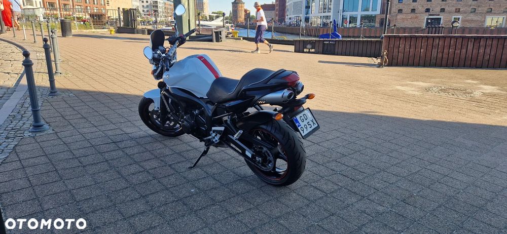 Yamaha FZ6 - 8