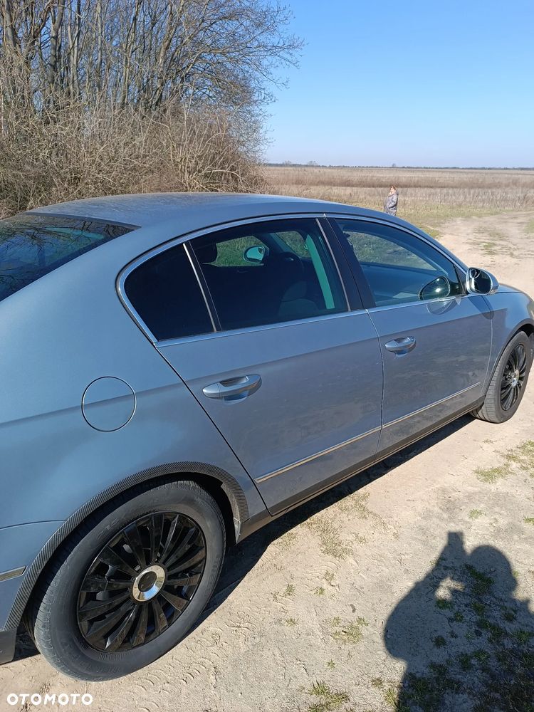 Volkswagen Passat 2.0 TDI Trendline - 4