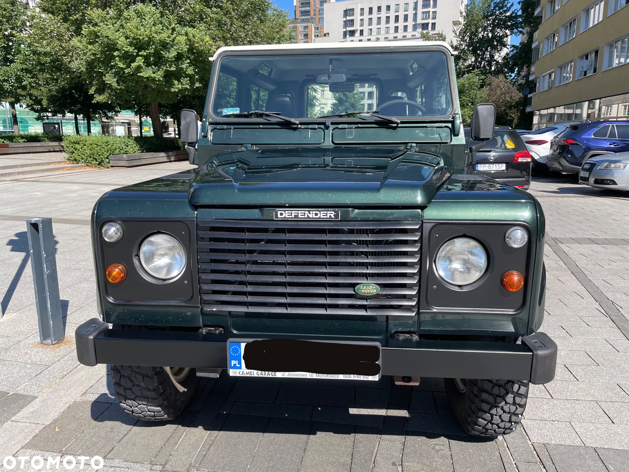 Land Rover Defender - 2