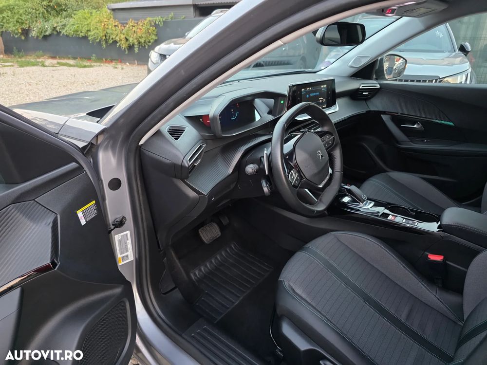 Peugeot 2008 PureTech 130 EAT8 GT - 23