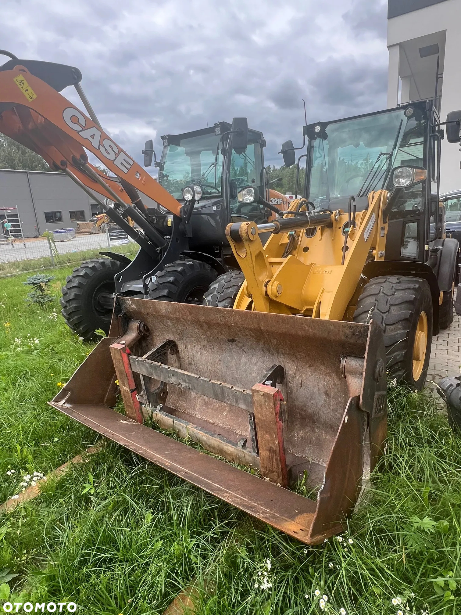 Caterpillar 906M - 4