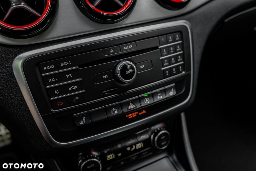 Mercedes-Benz CLA 250 4Matic 7G-DCT AMG Line - 36