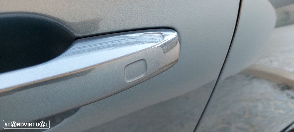 Volvo XC 60 2.0 B5 R-Design AWD - 8