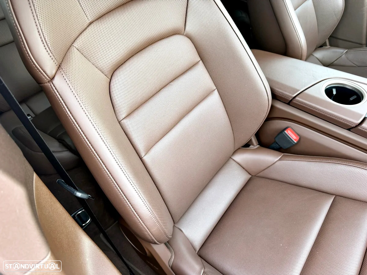 Porsche Taycan Sport Turismo 4S - 38