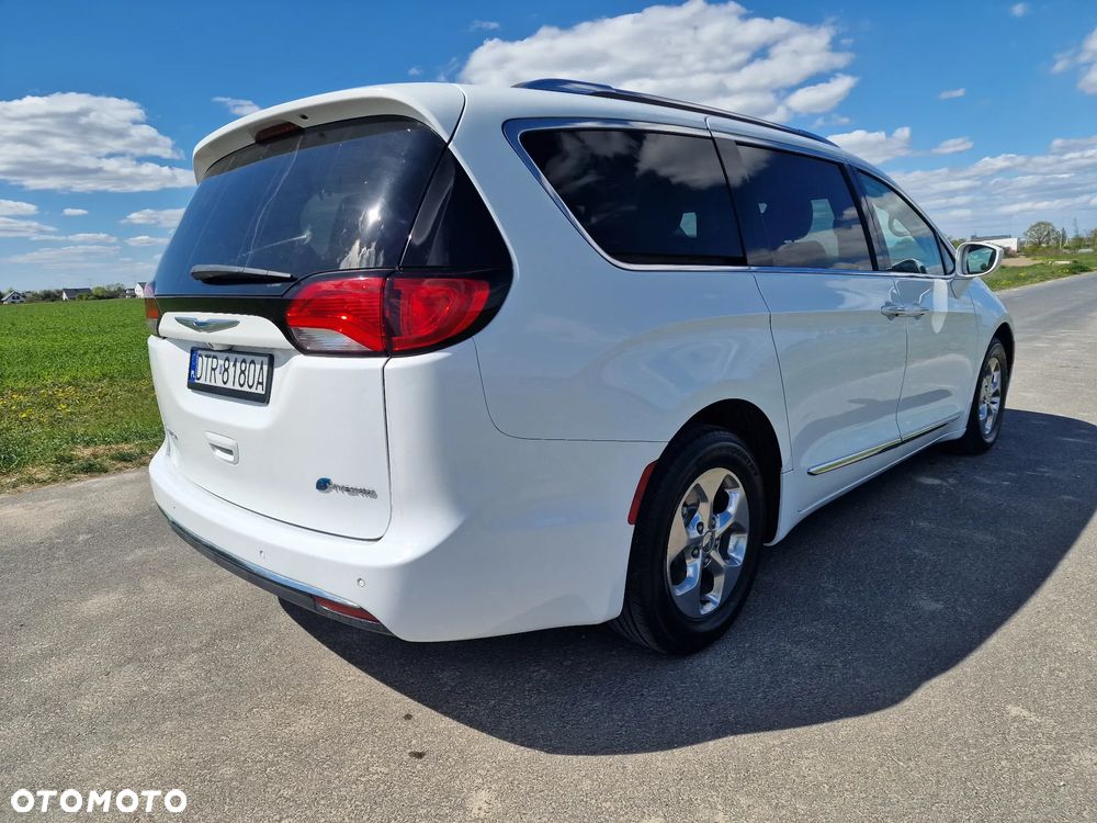 Chrysler Pacifica - 17
