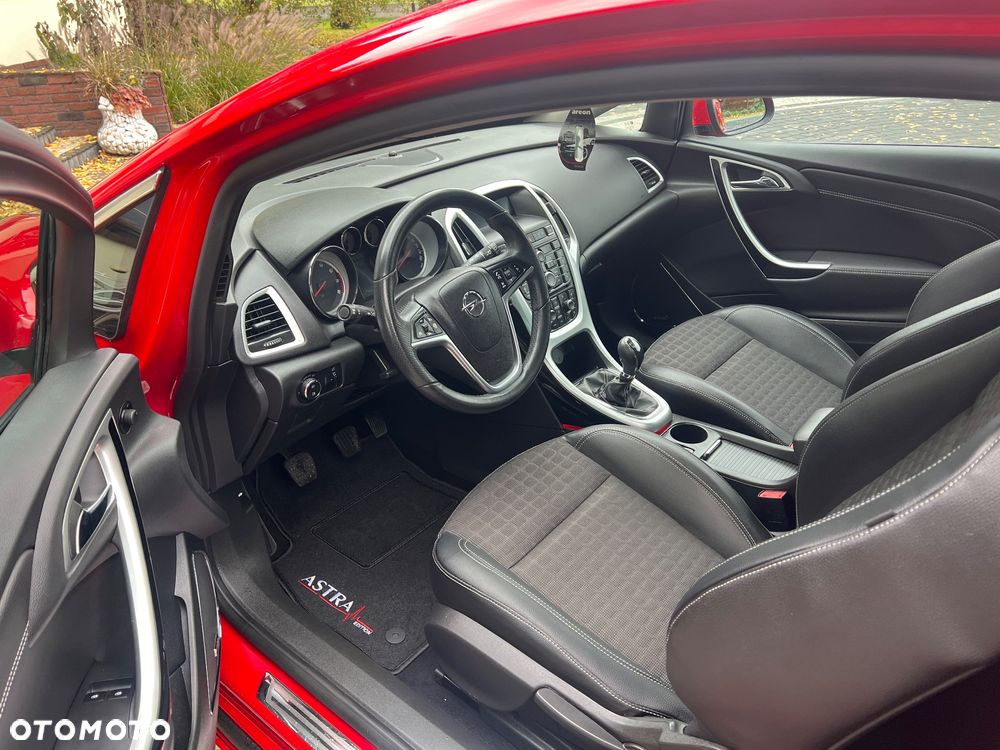Opel Astra GTC 1.6 Turbo Innovation - 11