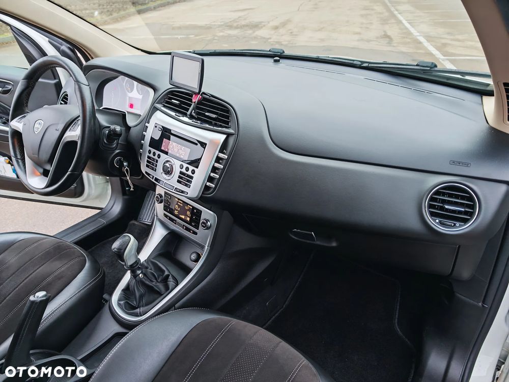 Lancia Delta 1.4 T-Jet 16v Oro - 17